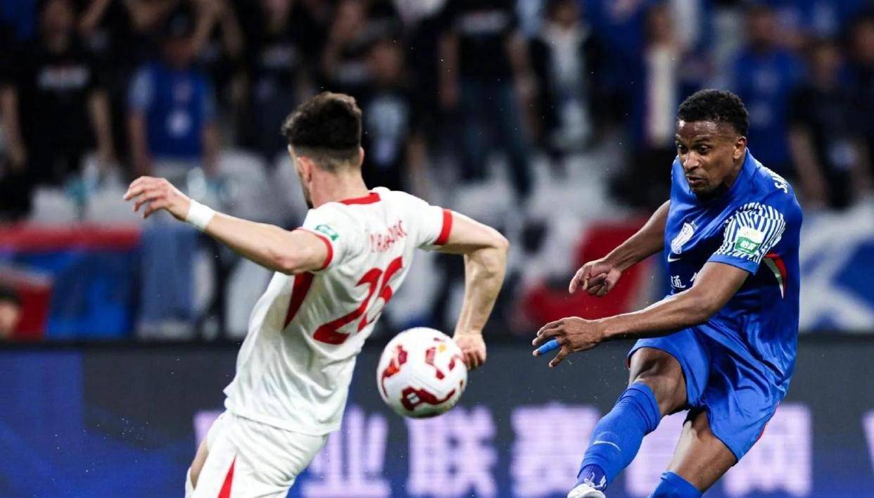 九游体育官方网站上海海港迎意甲关键赛，转会期篮板制胜，球迷炸锅，身体对抗强度拉满的简单介绍